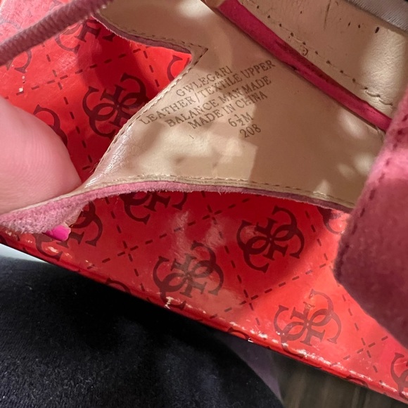 Guess women’s pink shoes size 6.5 - Picture 8 of 8